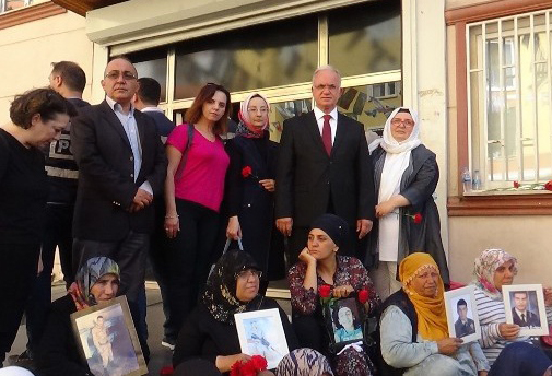 Küçükdoğan Diyarbakır annelerini ziyaret etti