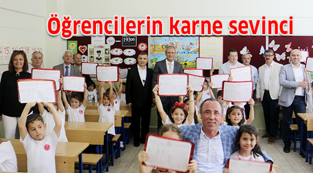 Öğrencilerin karne sevinci