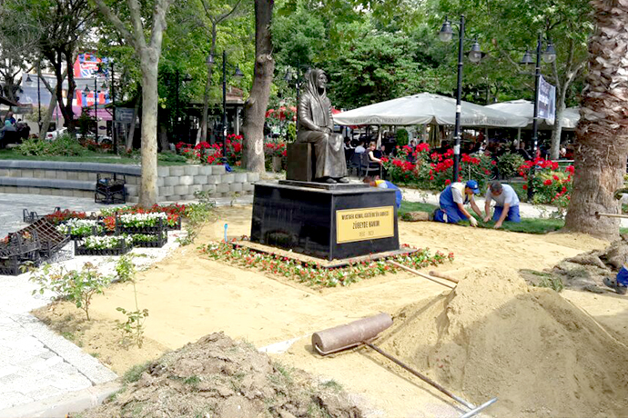 Tepkiler sonuç verdi, heykel yeni yerinde