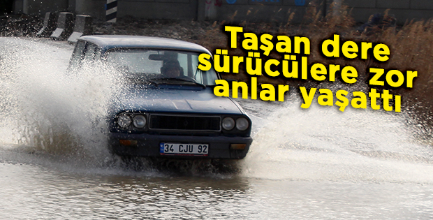 Taşan dere sürücülere zor anlar yaşattı