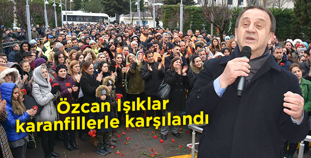 Özcan Işıklar karanfillerle karşılandı