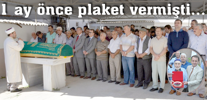 1 ay önce plaket vermişti...