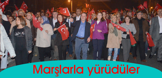 Marşlarla yürüdüler