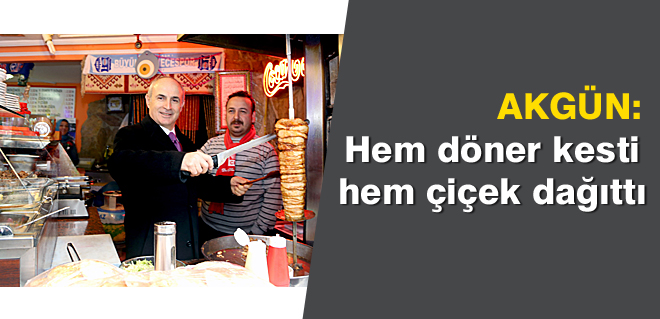 Hem döner kesti hem çiçek dağıttı