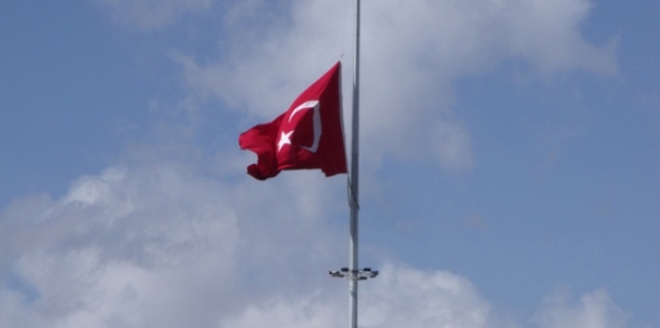 Silivride bayraklar yarıya indi