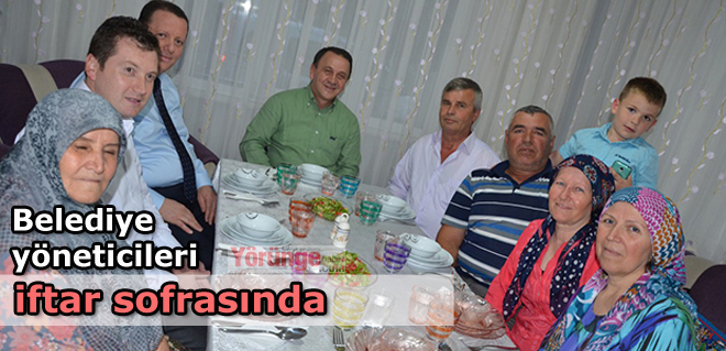 Belediye yöneticileri iftar sofrasında