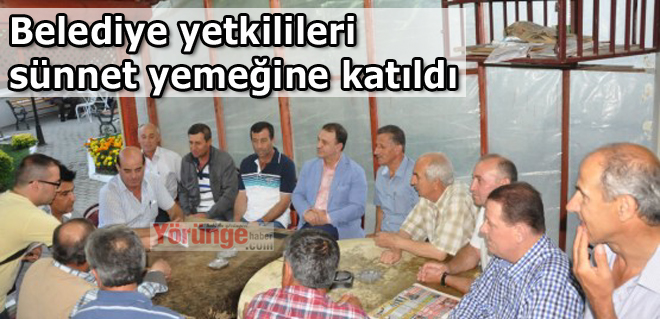 Belediye yetkilileri sünnet yemeğine katıldı
