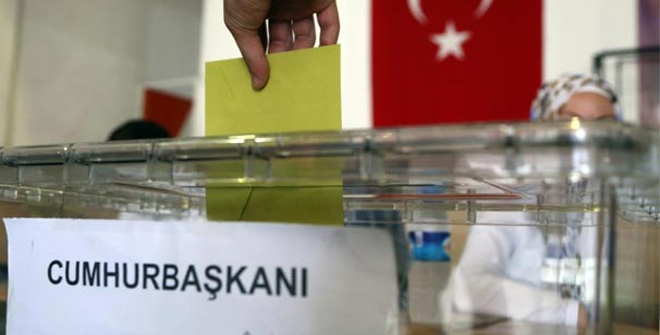 Oy pusulasının fotoğrafını çekene gözaltı