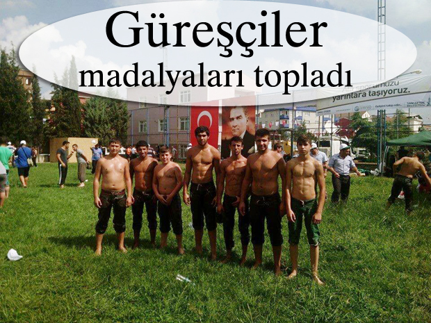 Güreşçiler madalyaları topladı
