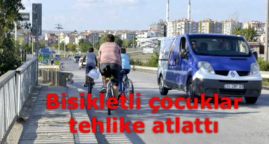 Bisikletli çocuklar tehlike atlattı