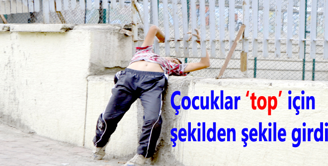 Çocuklar top için şekilden şekle girdi