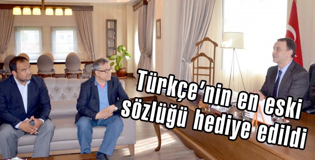 Türkçenin en eski sözlüğü hediye edildi