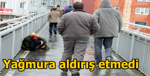 Yağmura aldırış etmedi