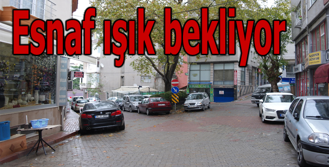 Esnaf ışık bekliyor