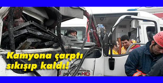 Kamyona çarptı sıkışıp kaldı!