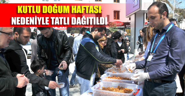 Kutlu Doğum Haftası nedeniyle tatlı dağıtıldı