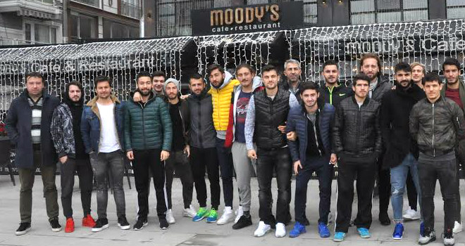 Moodys Cafeden Silivrispora Moral