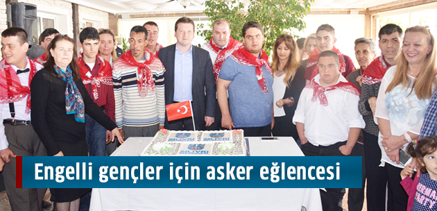 Engelli gençler için asker eğlencesi