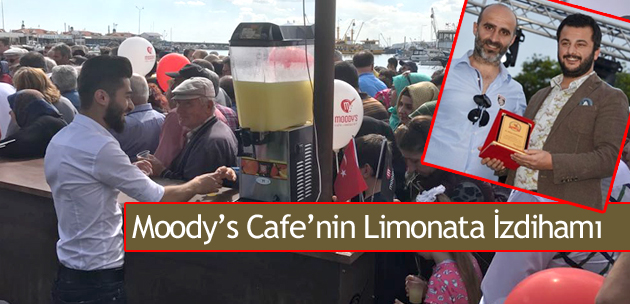 Moodys Cafenin Limonata İzdihamı