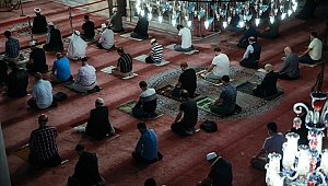 Aylar sonra cemaatle ilk namaz