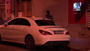 Beyoğlu'nda iş yerine ve lüks bir araca silahlı saldırı