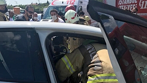 Silivri’de iki araç kafa kafaya çarpıştı: 3 yaralı