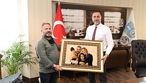 Başkan Yılmaz'a anlamlı hediye