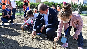 Küçük Bahçıvanlar Parkı’nda ilk fide heyecanı