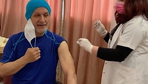 Ünlü oyuncu Talat Bulut, koronavirüs aşısı oldu