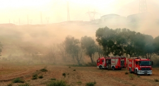 Silivri'de çöplük alanda çıkan yangın söndürüldü