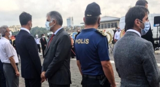 Sırtını döndün de ne oldu?