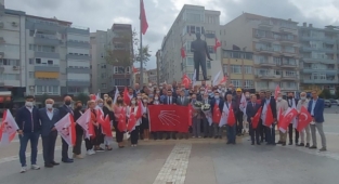 CHP, kuruluş yıldönümü dolayısıyla Atatürk Anıtı’na çelenk sundu