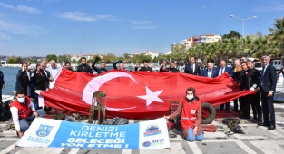 Denizde temizlik yaptılar