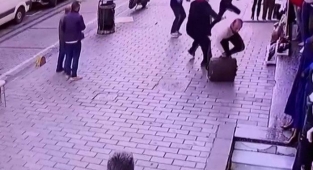 Güpegündüz gasp dehşeti! Çantada 3 Milyon dolar vardı...