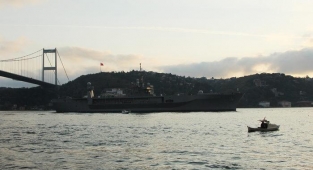 ABD Donanması İstanbul Boğazı'ndan geçti