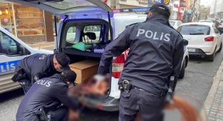 Hırsızlardan pes dedirten yöntem! Yakalanınca soyunarak kaçtılar