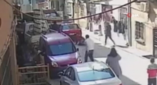 Husumetli olduğu iki kardeşi pompalı tüfekle vurdu