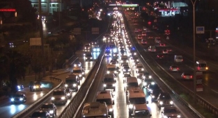 İstanbul'da trafik yine felç... Haftaya böyle başladık