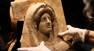 İyon savaşçılarının mezarından kadınların 2 bin 500 yıllık