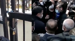 Kılıçdaroğlu, MEB'e giremedi! Bakanlığın kapıları zincirlendi