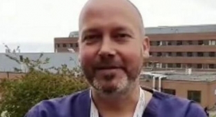 İngiliz doktor, koronavirüsten ölen insanlarla ilgili ürküten gerçeği dünyayla paylaştı: Hepsi çok sağlıklı insanlardı