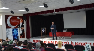 Aslan, aday öğretmenlere seminer verdi