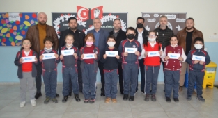 Öğrencilere ingilizce seti SESDEP'ten
