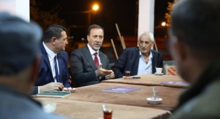 Gönül sofralarında binlerce vatandaş, aynı anda oruç açıyor...