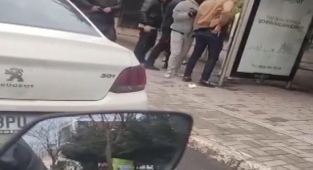 Kavga sırasında elini belindeki silaha atıp...