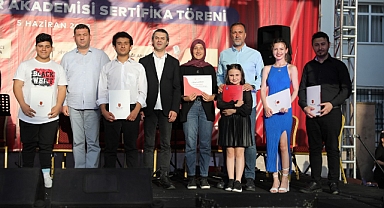 ilk mezunlar sertifikalarını aldı