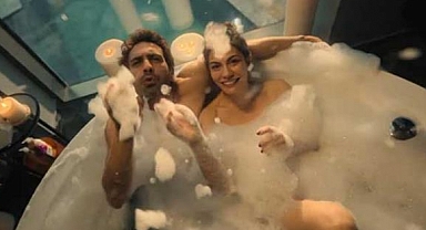 Demet Özdemir ve Buğra Gülsoy'un öpüşme sahneleri