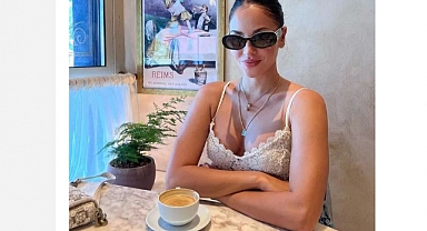 Survivor Berna bikinili fotoğraf paylaştı! Karın kaslarıyla dikkat çekti