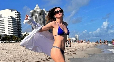 Melis Sezen mavi bikinisiyle Miami'de
