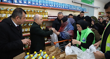 Büyükçekmece Belediyesi ürettiği 8 ton ayçiçek yağını vatandaşa dağıtıyor!